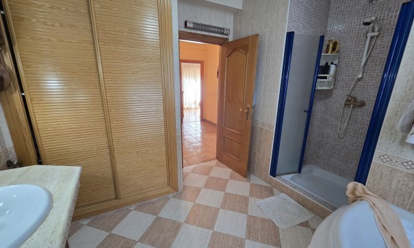 Videresalg - Byhus -
SAX