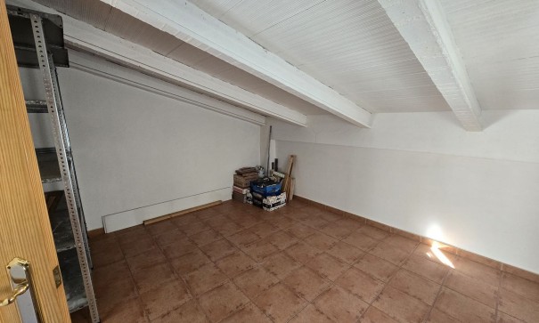 Videresalg - Byhus -
SAX