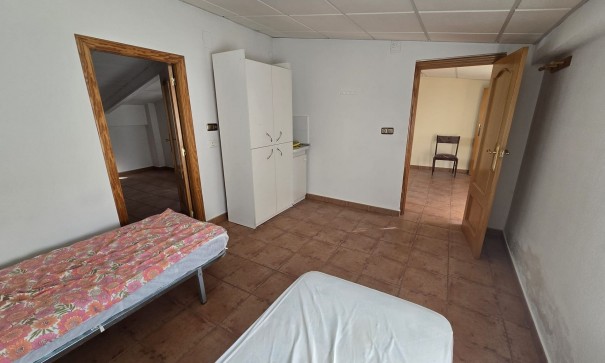 Videresalg - Byhus -
SAX