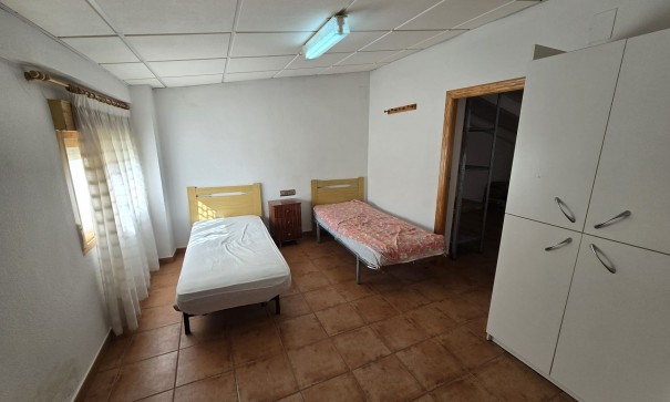 Videresalg - Byhus -
SAX