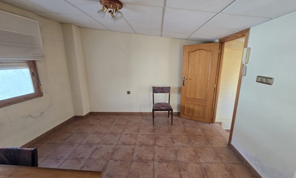 Videresalg - Byhus -
SAX