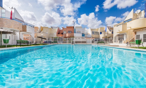 Sale - Town house -
Torrevieja - Torretas