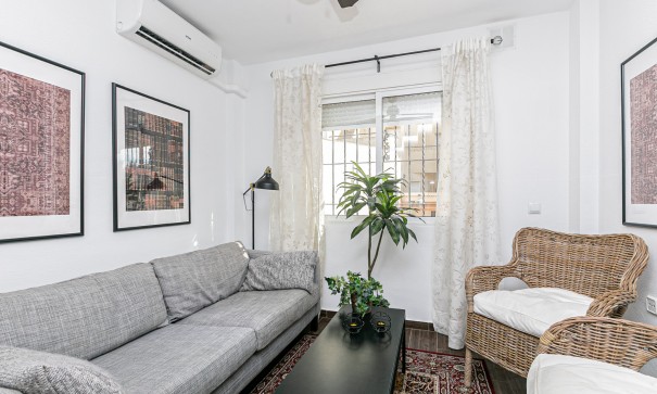 Sale - Town house -
Torrevieja - Torretas