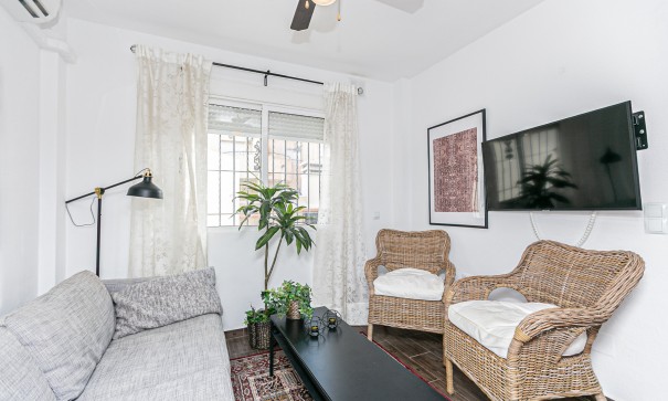 Sale - Town house -
Torrevieja - Torretas