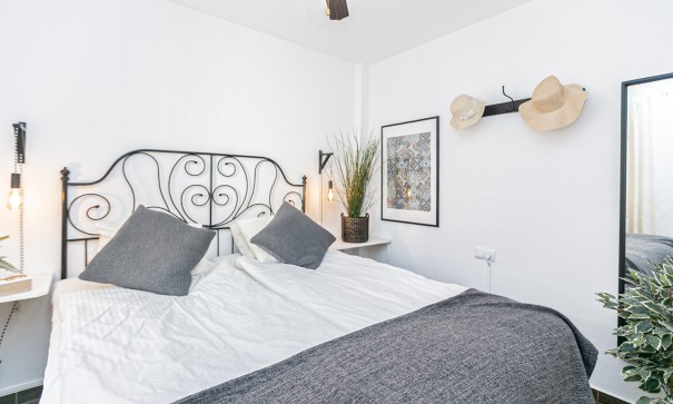 Sale - Town house -
Torrevieja - Torretas