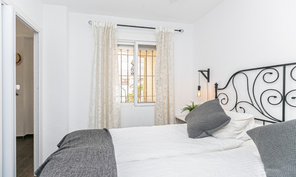 Sale - Town house -
Torrevieja - Torretas