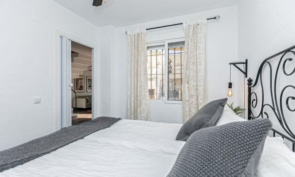 Sale - Town house -
Torrevieja - Torretas