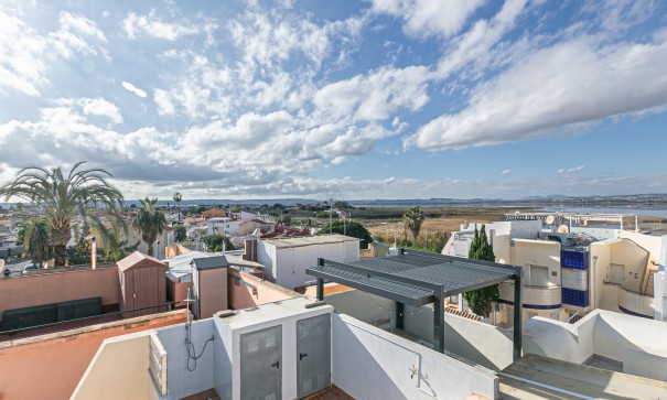 Sale - Town house -
Torrevieja - Torretas