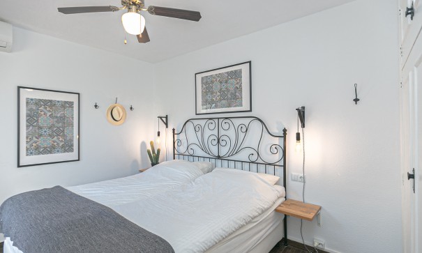 Sale - Town house -
Torrevieja - Torretas