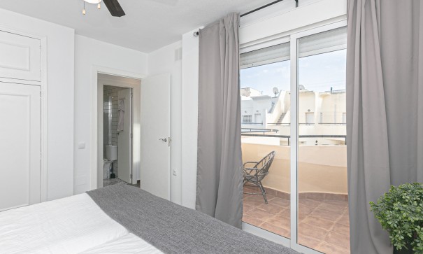Sale - Town house -
Torrevieja - Torretas