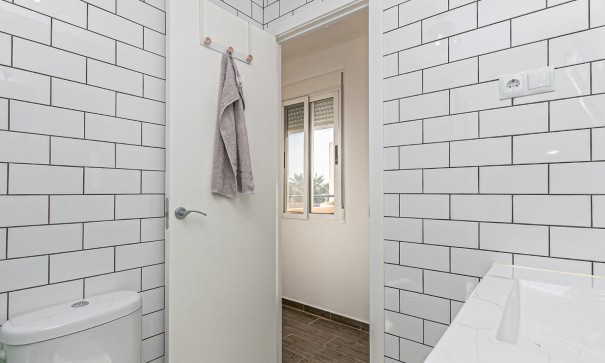 Sale - Town house -
Torrevieja - Torretas