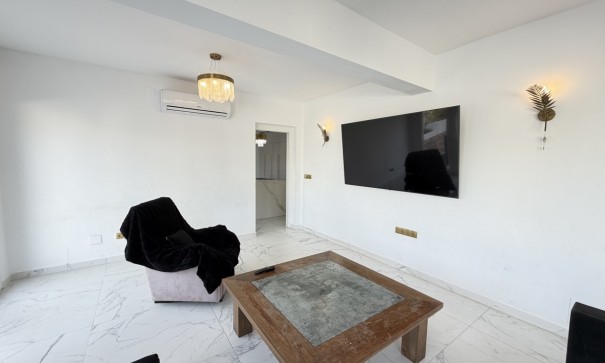 Videresalg - Fritliggende villa -
Villamartín