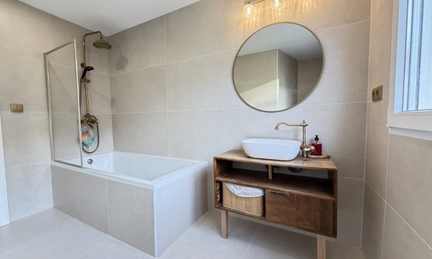 Videresalg - Fritliggende villa -
Villamartín