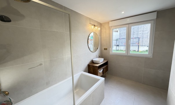 Videresalg - Fritliggende villa -
Villamartín