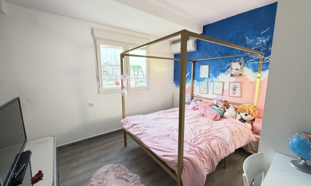 Videresalg - Fritliggende villa -
Villamartín