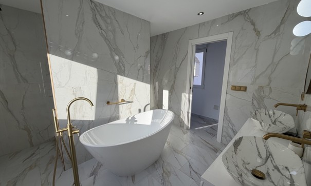 Videresalg - Fritliggende villa -
Villamartín