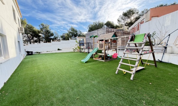 Videresalg - Fritliggende villa -
Villamartín