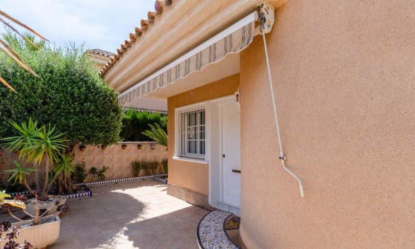 Sale - Town house -
Torrevieja - Los Balcones - Los Altos del Edén