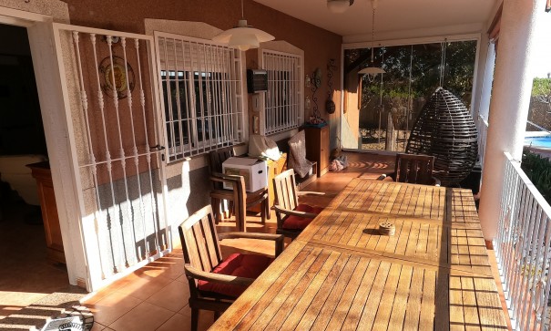 Återförsäljning - Finca lantlig egendom -
Orihuela