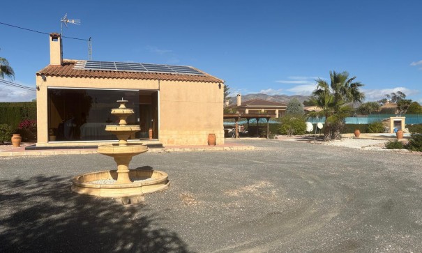 Venta - Chalet Independiente -
Albatera