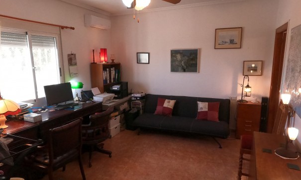 Återförsäljning - Finca lantlig egendom -
Orihuela