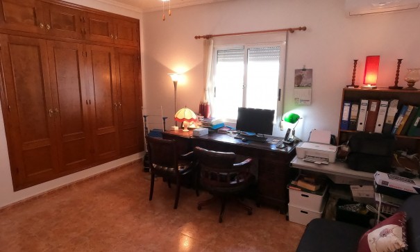 Återförsäljning - Finca lantlig egendom -
Orihuela