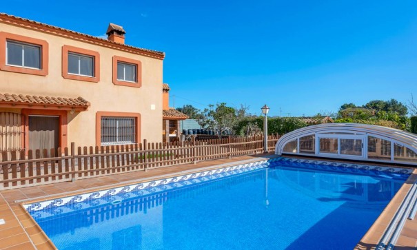 Videresalg - Finca landejendom -
Los Montesinos