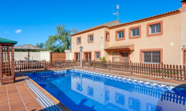 Videresalg - Finca landejendom -
Los Montesinos