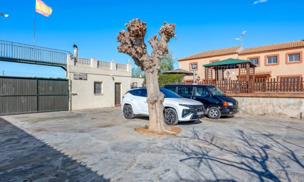 Videresalg - Finca landejendom -
Los Montesinos