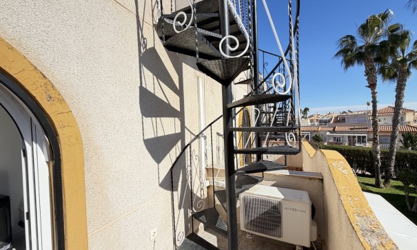 Videresalg - Byhus -
La Florida