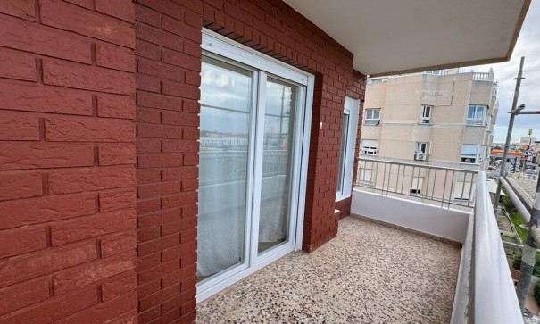 Revente - Appartement -
Torrevieja - Punta prima