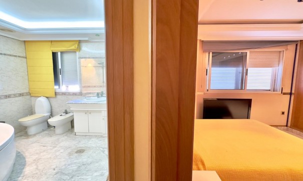 Revente - Appartement -
Torrevieja - Centro