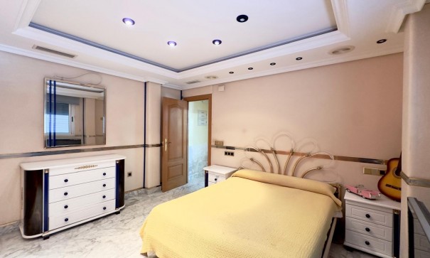 Revente - Appartement -
Torrevieja - Centro