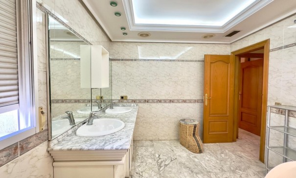 Revente - Appartement -
Torrevieja - Centro