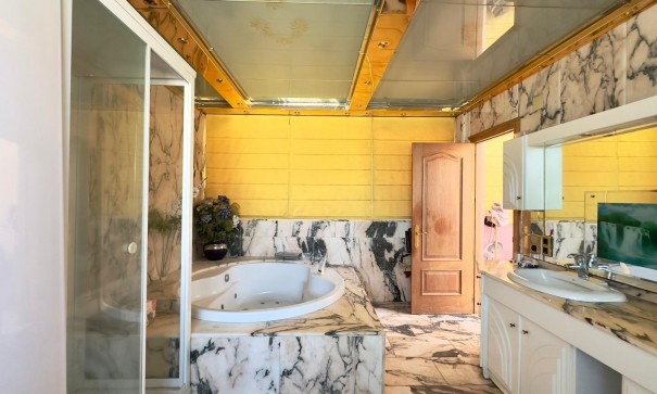 Revente - Appartement -
Torrevieja - Centro