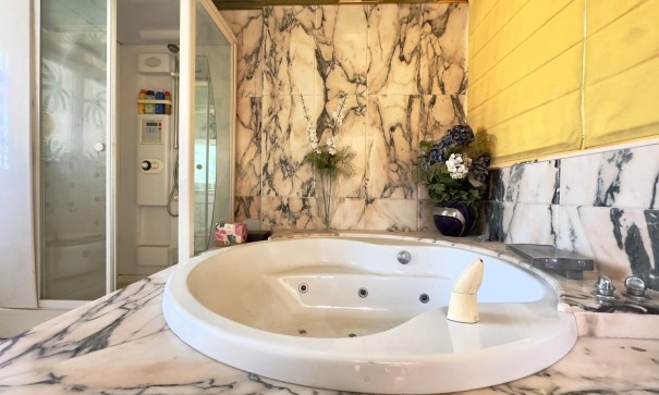 Revente - Appartement -
Torrevieja - Centro