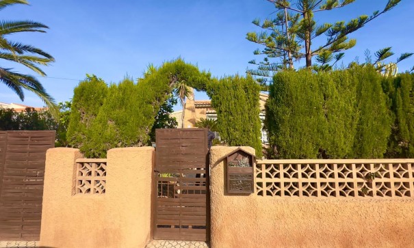 Venta - Chalet Independiente -
Torrevieja - Torreblanca