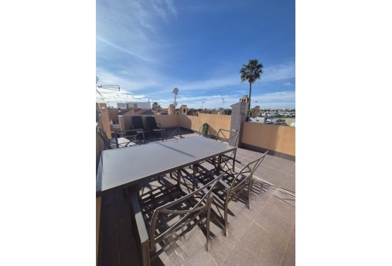 Venta - Casa de pueblo -
La Rosaleda