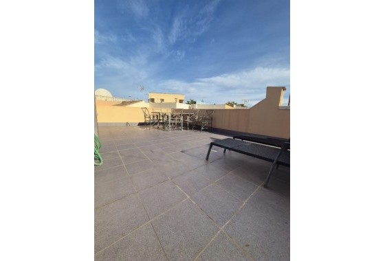 Venta - Casa de pueblo -
La Rosaleda