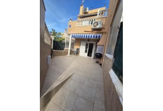 Venta - Casa de pueblo -
La Rosaleda