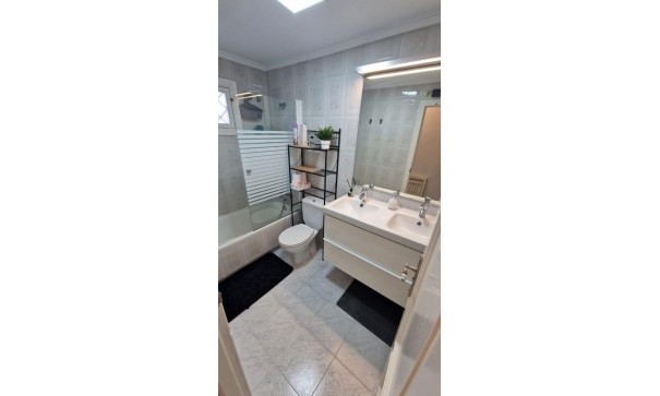 Revente - Appartement -
Torrevieja - La Mata