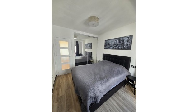 Location longue durée - Apartement Flat -
Torrevieja - Playa de los Naufragos