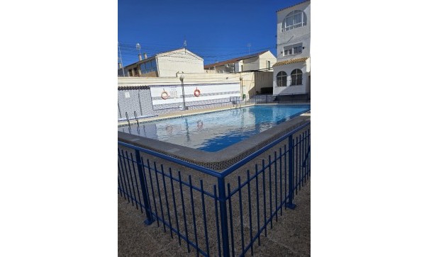 Location longue durée - Apartement Flat -
Torrevieja - Playa de los Naufragos