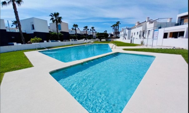 Location longue durée - Apartement Flat -
Orihuela Costa - La fuente