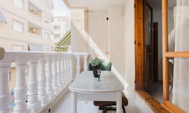 Revente - Appartement -
Torrevieja - Playa del Acequión