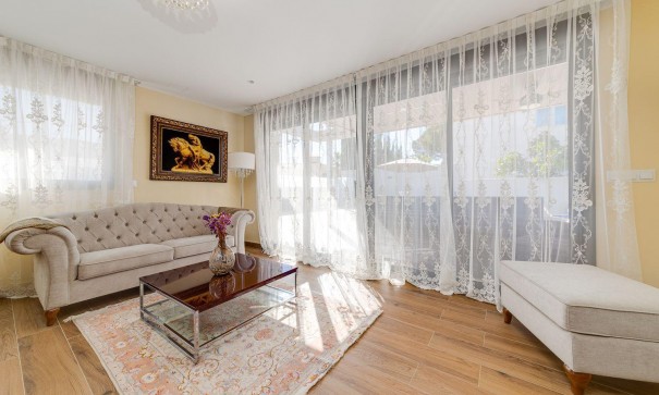 Venta - Chalet Independiente -
Torrevieja - Los Balcones