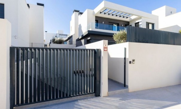 Venta - Chalet Independiente -
Algorfa