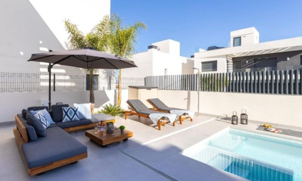 Venta - Chalet Independiente -
Algorfa