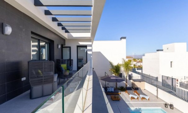 Venta - Chalet Independiente -
Algorfa