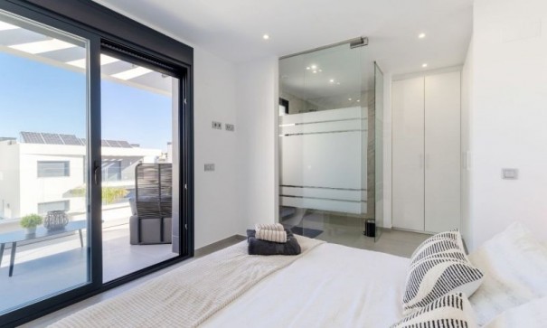 Venta - Chalet Independiente -
Algorfa